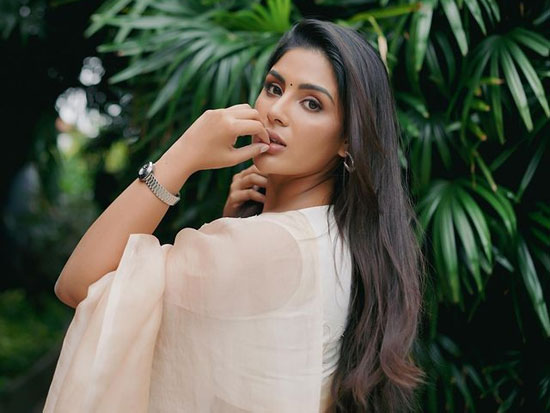 Ever Gorgeous Samyuktha Looking Stellar